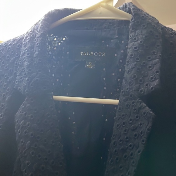 Feminine suit - Picture 2 of 3